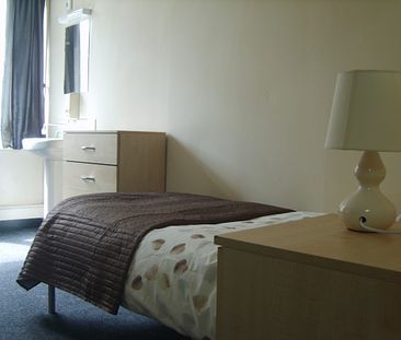 Student Accommodation in Hanley town center, good rates - Photo 1