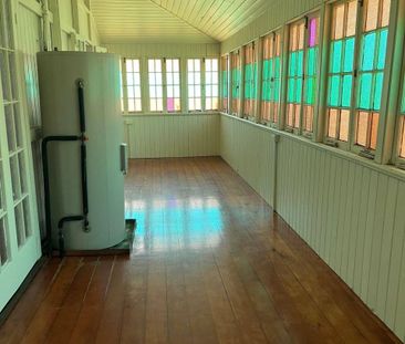 Stunning 3-Bedroom +Sunroom Home - Photo 2