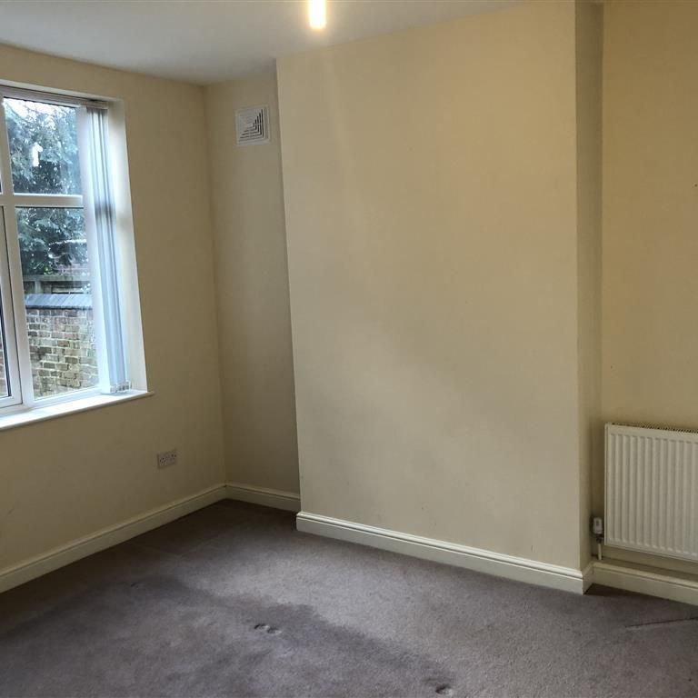 Warwick Road, Solihull - Photo 1