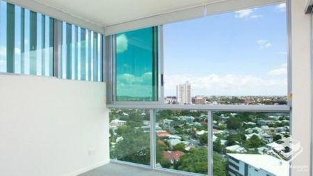 Modern 2-Bedroom Furnished Apartment with River Breezes in Kangaroo Point - Photo 5