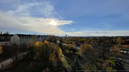 3.OG / großes Wohnzimmer + Balkon / Stellplatz mögl. ! - Photo 2