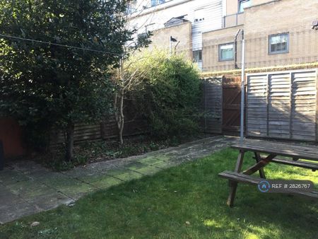 1 bedroom in a house share to rent - Photo 3