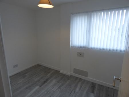 1 bedroom Flat for rent - Photo 5