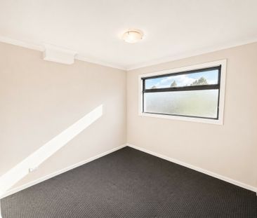 Comfortable 3-Bedroom Home in Cranbourne East - Photo 6
