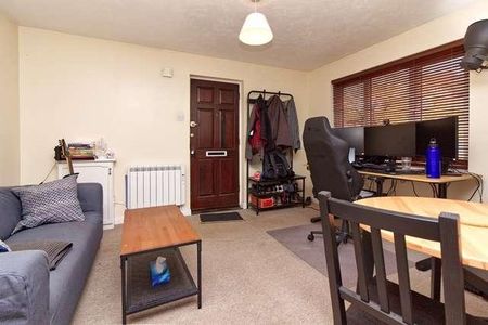 Walnut Tree - Prime Bedroom House Close To Ou & Amenities, MK7 - Photo 3