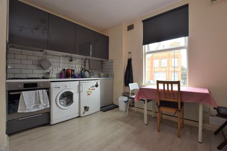 Flat to rent - Camberwell Church Street, London, SE5 - Photo 4