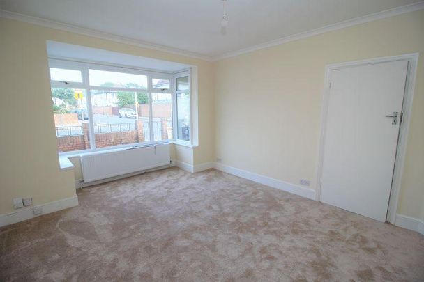 4 bedroom end of terrace house to rent - Photo 1