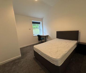 4 bedroom flat to rent - Photo 3