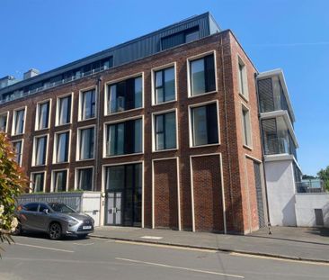 Optimal House, Station Road, Gerrards Cross - Photo 2