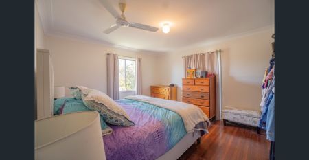 Large 4 Bedroom Home in Popular Norville - Photo 5