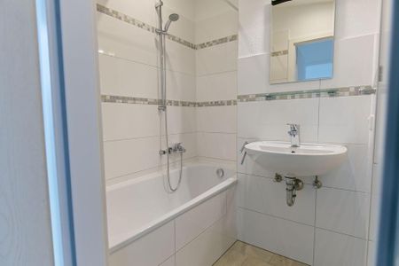 Ein Traum: 3-Zi-Dachgeschosswohnung am Südfriedhof, Badewanne, Garten, ruhige Lage - Photo 3