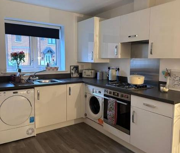 3 bedroom semi-detached house to rent - Photo 6