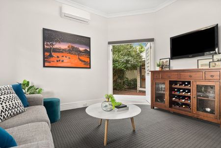 16 Loch Street, Kew VIC 3101 - House For Rent | Domain - Photo 2