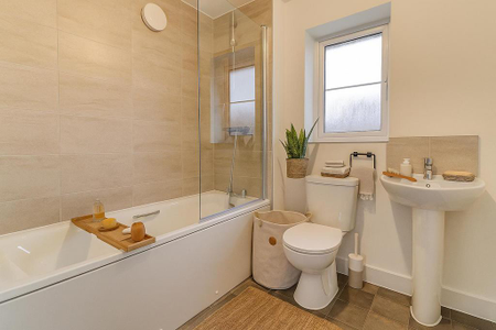 3 bedroom semi-detached house to rent - Photo 2