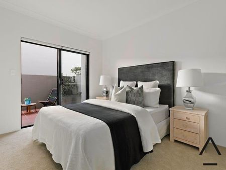 Two Bedroom Courtyard Apartment - Photo 5