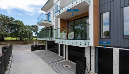 Modern 3 bedroom, 3 bathroom home - Photo 2