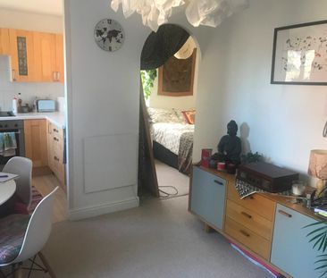 Studio Flat, John Williams Close, SE14 - Photo 4