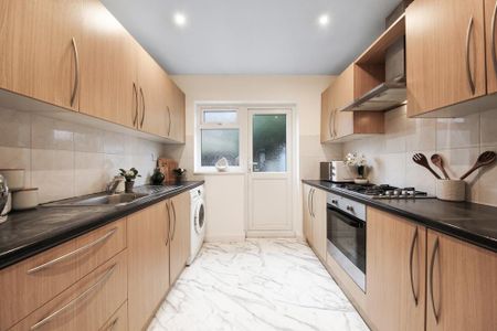 1 bedroom in a house share to rent - Photo 4