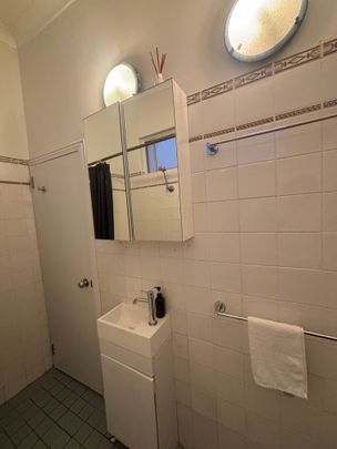 Chippendale - Photo 1