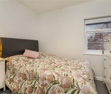 Immaculately presented one bedroom apartment located in the highly ... - Photo 4