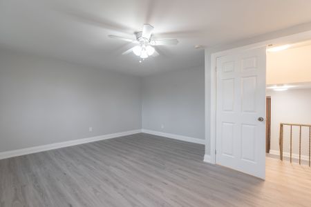 For Lease - (Upper)1040 Victoria Park Avenue, Toronto, Ontario - Photo 4