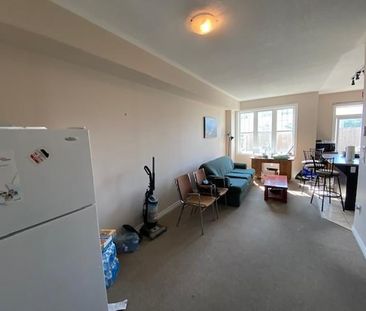 790 Newmarket Lane - 3 bed, 2.5 bath - LEASE FOR NOV 1 FOR A FREE I... - Photo 3