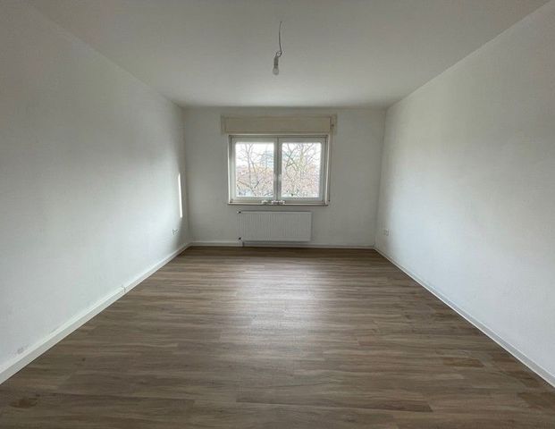 Frisch saniert: Großzügige 1-Zimmerwohnung mit Balkon - Foto 1