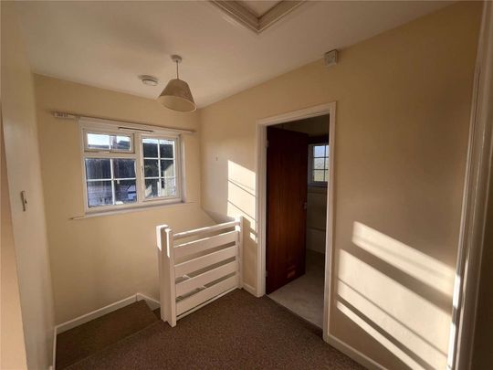 2 Jubilee Cottages is a three bedroom semi-detached cottage, nestled in the North Wessex Downs National Landscape. This delightful home provides modern comforts in a peaceful, rural environ - Photo 1