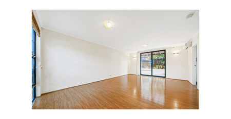 Spacious Townhouse - Photo 3