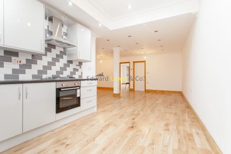 3 bedroom flat to rent - Photo 4