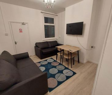 4 bedroom terraced house to rent - Photo 2