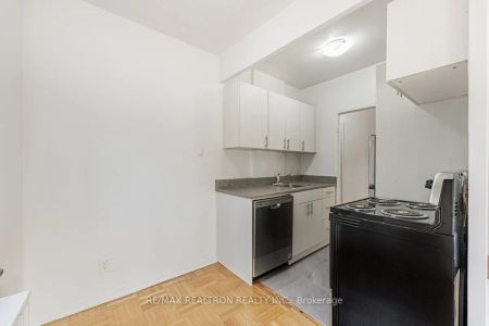 156 Kingston Road #106 - Photo 3