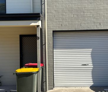 Modern 3-Bedroom Townhouse in Prime Marsden Location - Photo 2