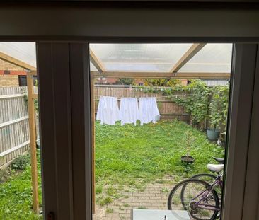 1 bedroom in a house share to rent - Photo 1