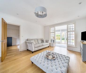 4 bedroom detached house to rent - Photo 2