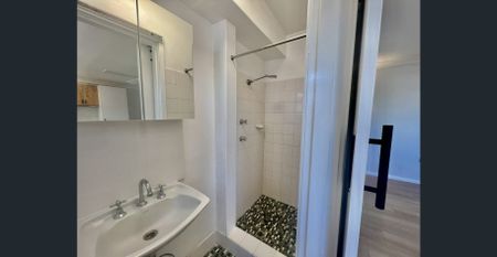 Location, Lifestyle, and Comfort All in One - Photo 3