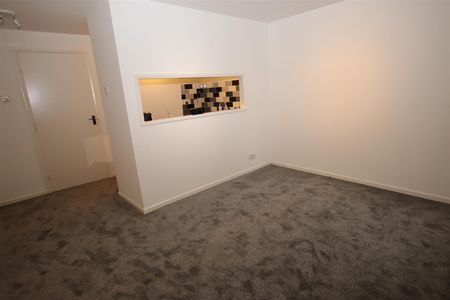 1 bedroom Maisonette to let - Photo 3