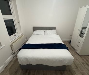 Room in a Shared House, Dallow Road, LU1 - Photo 3