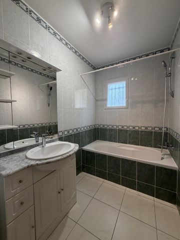 Location Maison 5 pièces 119m² SUSSARGUES 34160 - Photo 4