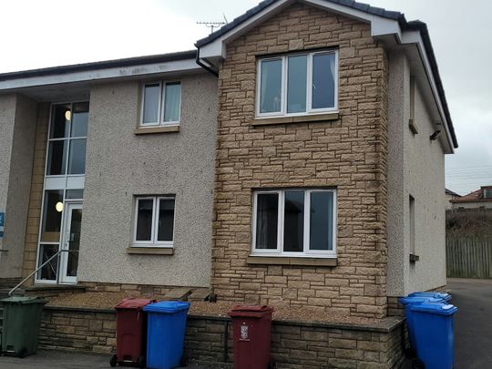 Flat to rent on - Photo 1