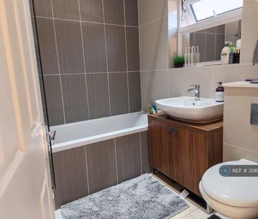 3 bedroom terraced house to rent - Photo 6