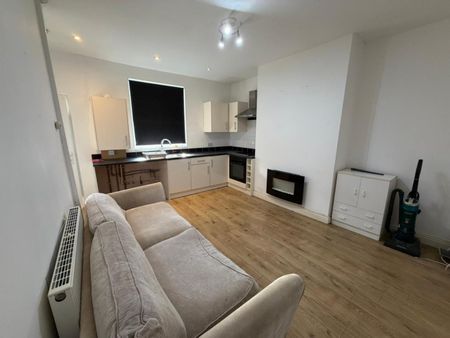 1 bedroom House To Let - Photo 2