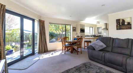 Lock and Leave - Photo 2