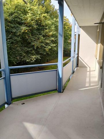 4 Zimmer-Wohnung mit grossem Balkon im Grünen - Photo 2