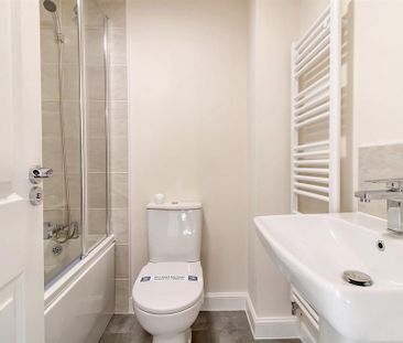 3 bedroom end of terrace house to rent - Photo 2