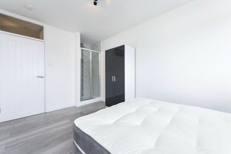 3 bedroom flat to rent - Photo 2