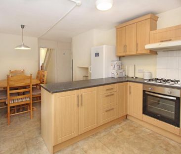 1 bedroom in a house share to rent - Photo 3