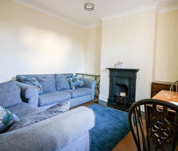 4 bedroom detached house to rent - Photo 2