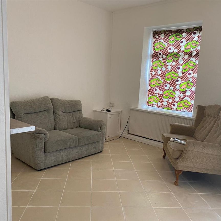 House - Terraced For Rent Llewellyn Street, Ferndale - Photo 1