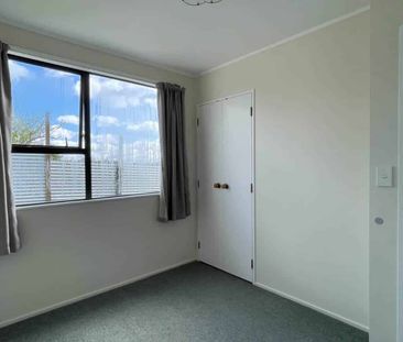 Sunny Two-Bedroom Home with Spacious Yard - Photo 2